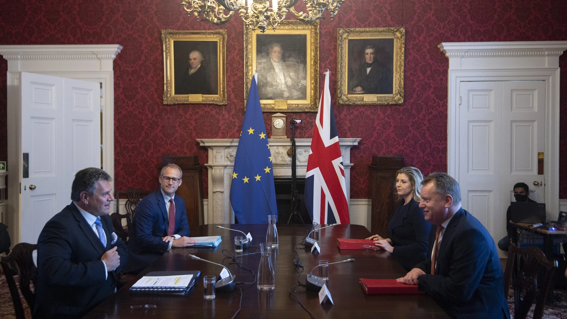 Las delegaciones europea y británica, este miércoles en Londres