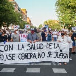 Varias decenas de personas participan en una manifestación en defensa del mantenimiento del Centro de Salud de Abrantes, en el distrito de Carabanchel, a 10 de junio de 2021, en Madrid (España).