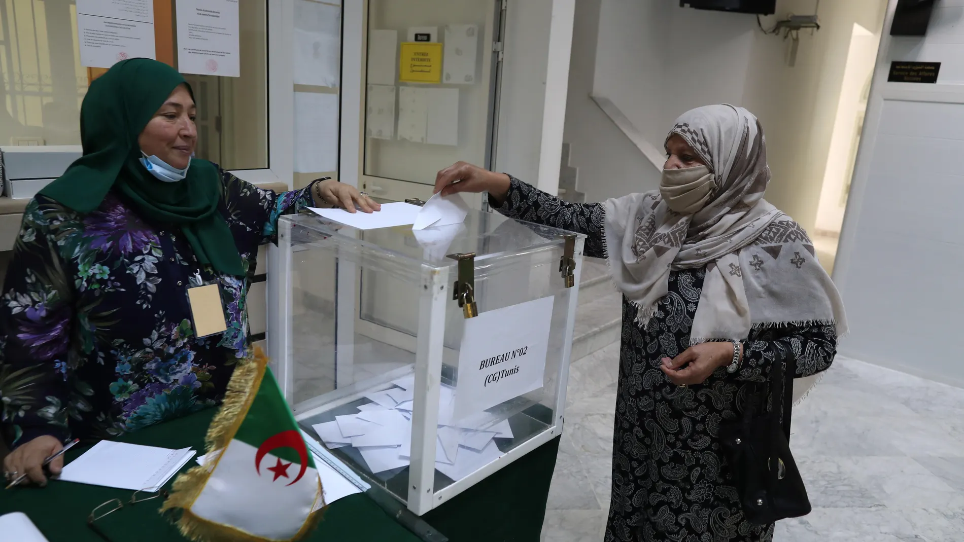 Voto anticipado de los argelinos en Túnez para las elecciones legislativas
