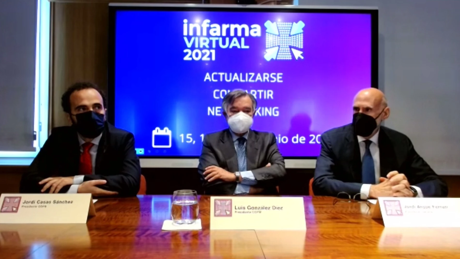 Los presidentes de los colegios oficiales de farmacéuticos de Madrid y Barcelona, Luis J. González y Jordi Casas, respectivamente, junto con el presidente de Interalia, Jorge Arqué