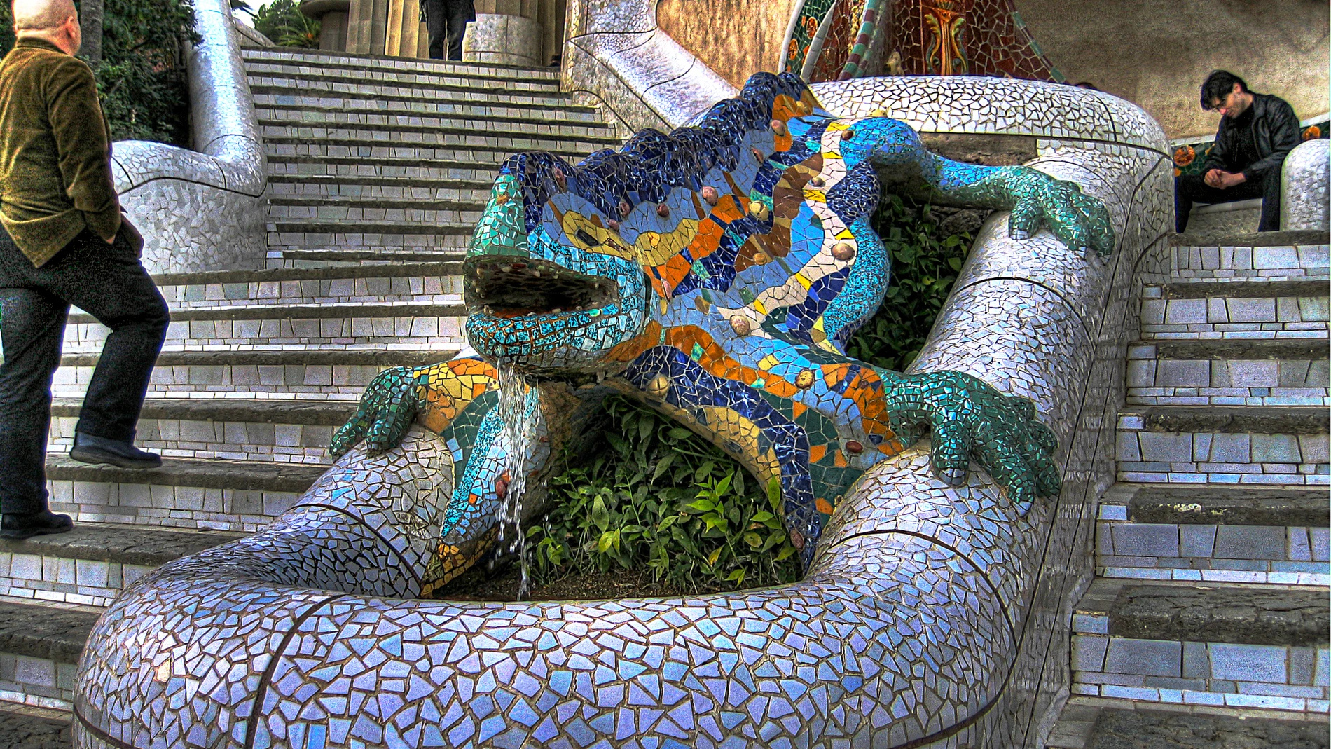 El dragón del Parque Güell, construido con la técnica del 'trencadís' por Antoni Gaudí.