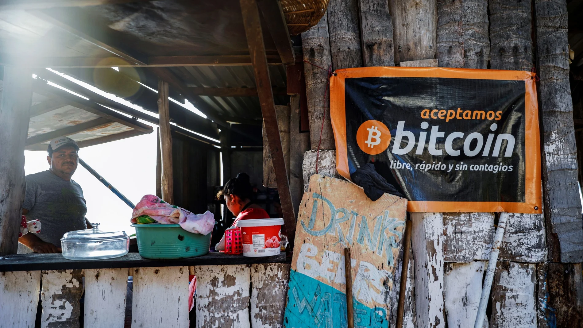 Un chiringuito de playa en La Libertad (El Salvador) anuncia que acepta bitcoins