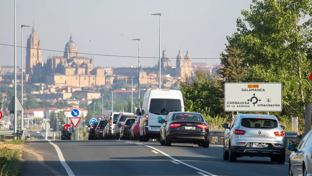 Un accidente en la carretera de Alba de Tormes en su acceso a Salamanca provoca retenciones