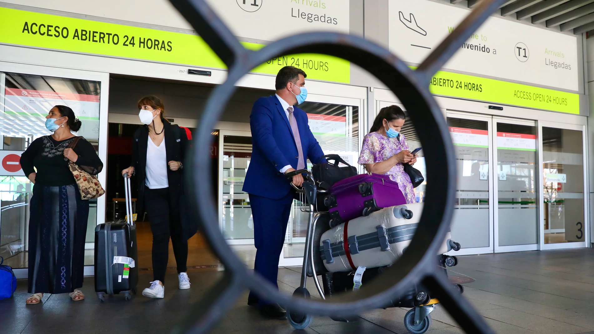 Viajeros que llegan al aeropuerto de Barajas, previa presentación de una prueba Covid negativa. Terminal 1.