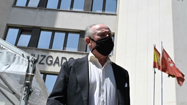 El exvicepresidente del Gobierno Rodrigo Rato, a la salida del Juzgado de Instrucción número 31 de Madrid