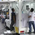 Test de coronavirus en un mercado en Bangkok, Tailandia