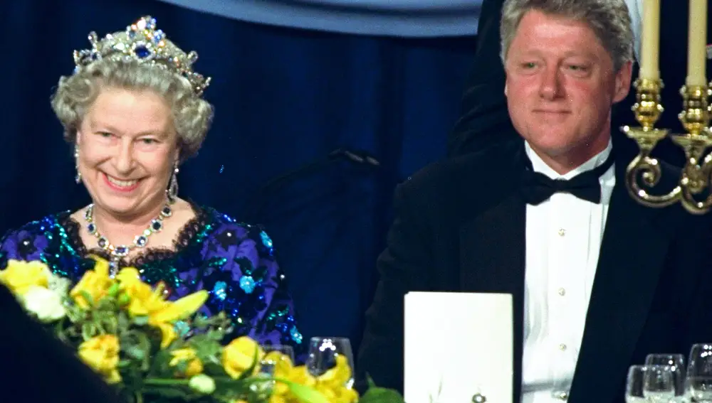 1994. La reina Isabell II junto a Bill Clinton en el 50 aniversario del Día D