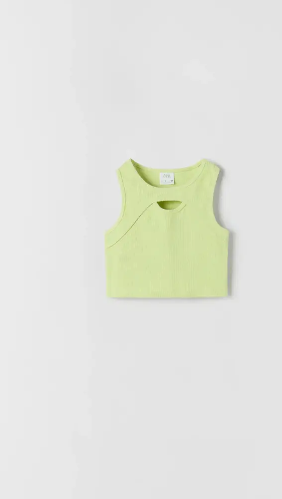 Todas aquellas que midan menos de 1,60 van a querer estos tops de Zara Kids  que visten más que una camisa