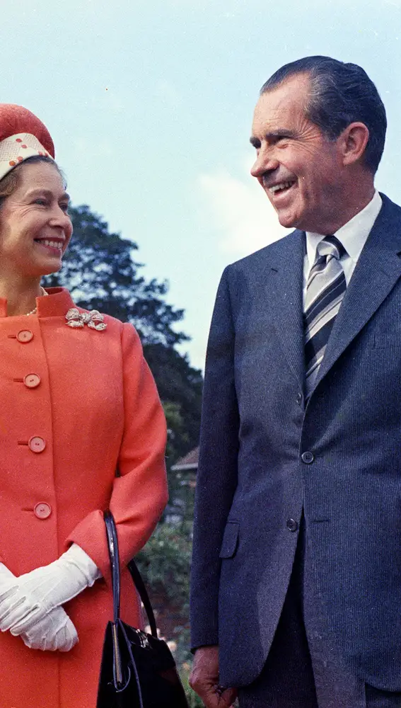 La reina Isabel II junto al expresidente de los Estados Unidos, Richard Nixon. 1970. AP