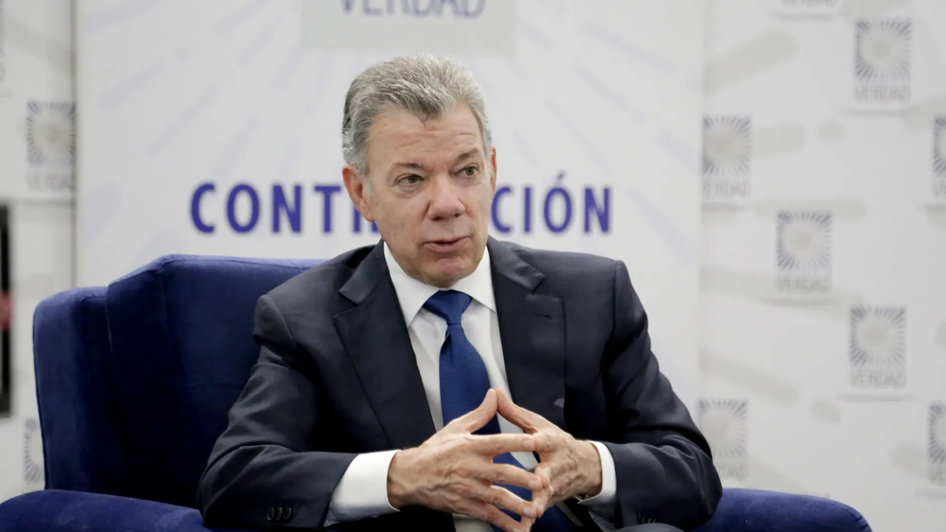 Bogota (Colombia), 11/06/2021.- A handout photo made available by the Truth Commission of Colombia shows former Colombian President Juan Manuel Santos (L) speaking at the Commission for the Clarification of Truth, Coexistence and Non-Repetition, in Bogota, Colombia, 11 June 2021. Santos acknowledged that the policy of rewarding the casualties of guerrillas promoted during the government of Alvaro Uribe (2002-2010) encouraged extrajudicial executions committed by members of the Army and known as 'false positives'. EFE/EPA/Truth Commission of Colombia HANDOUT HANDOUT EDITORIAL USE ONLY/NO SALES