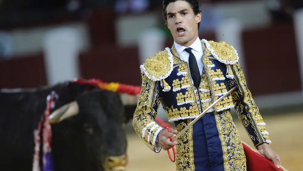 VALLADOLID, 12/06/2021.- El diestro Pablo Aguado durante la corrida celebrada esta tarde en Valladolid, en donde comparte cartel con Morante de la Puebla y José María Manzanares. EFE/NACHO GALLEGO