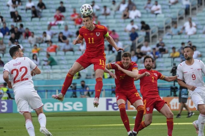 Bale remata de cabeza en el primer partido de Gales en la Eurocopa, que acabó 1-1 ante Suiza
