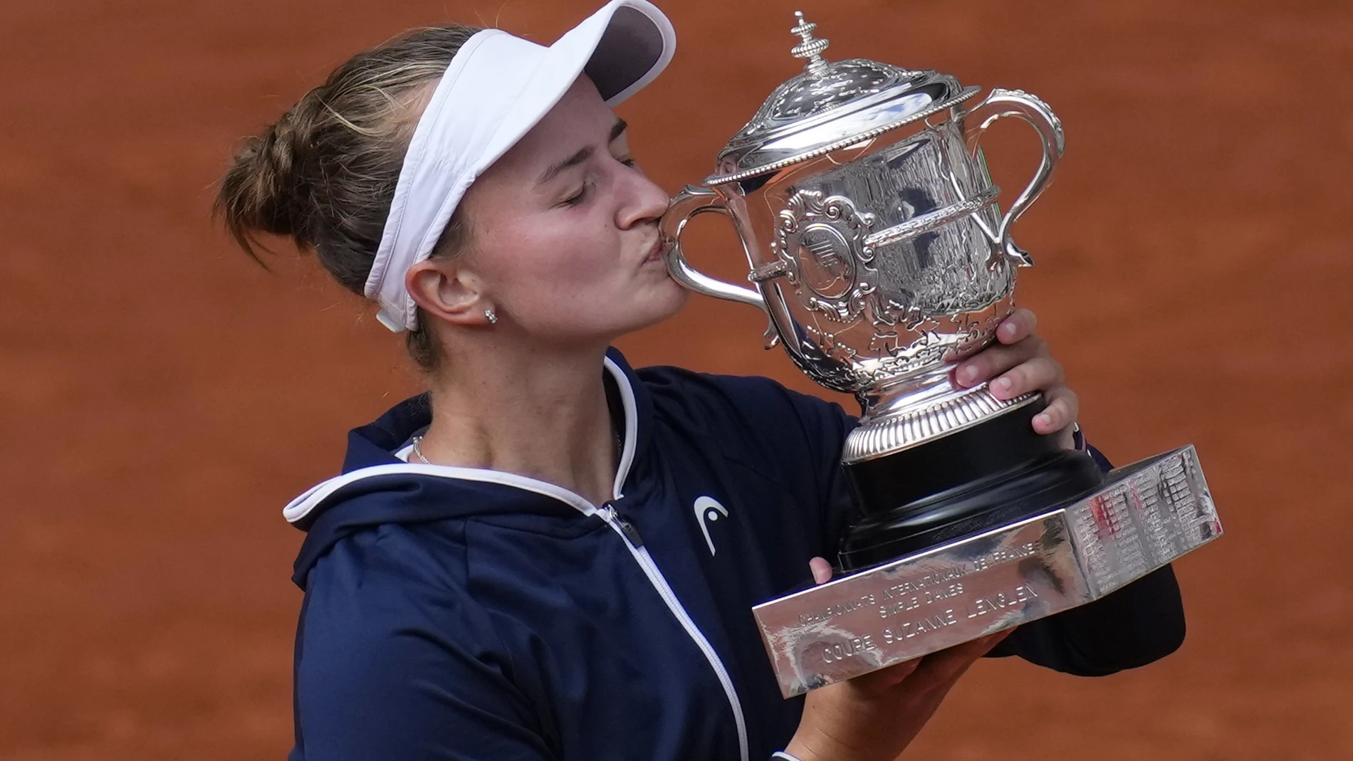 Barbora Krejcikova se impuso en la final de Roland Garros a la rusa Anastasia Pavlyuchenkova