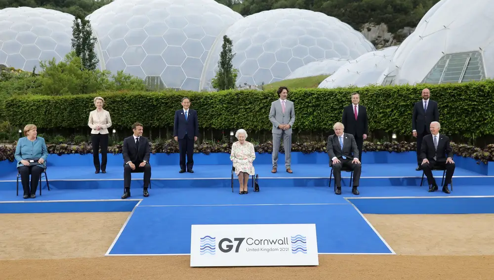 Una de las últimas fotos de Ursula von der Leyen junto a la reina Isabel II en Cornualles, en una cumbre del G7 en 2021