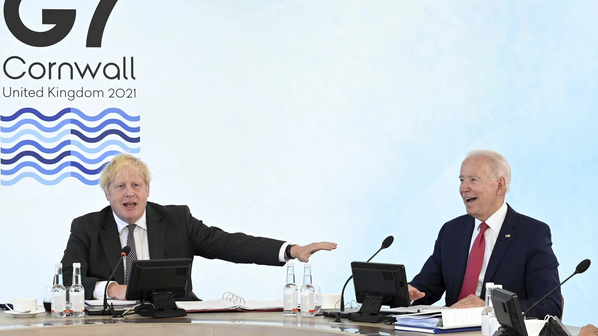 El primer ministro, Boris Johnson, y el Presidente de los Estados Unidos, Joe Biden, durante la cumbre del G7 en Cornwall, Inglaterra. AP