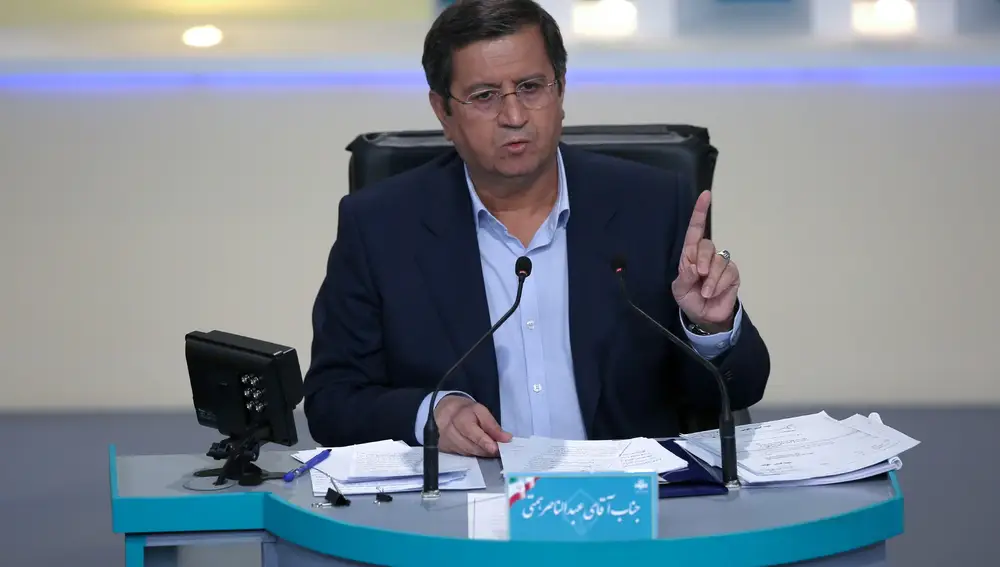 Abdol Naser Hemati, el único candidato reformista de las elecciones, en un debate entre los candidatos a la presidencia de Irán. EFE