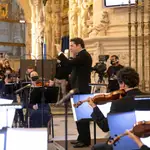 Gustavo Dudamel dirige a la Mahler Chamber Orchestra y el Orfeón Donostiarra durante el homenaje a la Catedral de Burgos