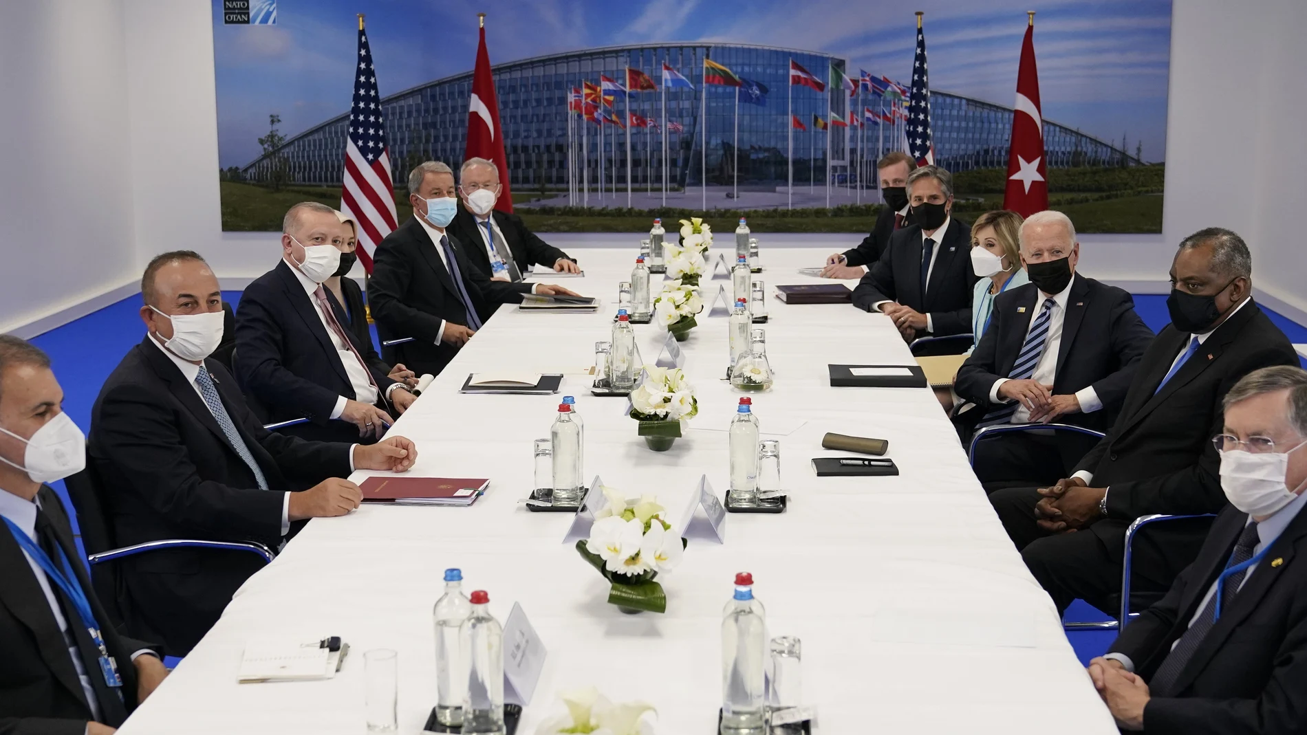 El presidente de Estados Unidos, Joe Biden, y el presidente de Turquía, Recep Tayyip Erdogan, durante una reunión bilateral en la OTAN. AP