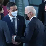 Joe Biden y el presidente polaco, Andrzej Duda, conversan con Pedro Sánchez y el canadiense Justin Trudeau en la cumbre de la OTAN de Madrid