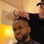 Cédric Bakambu con su peluquero.