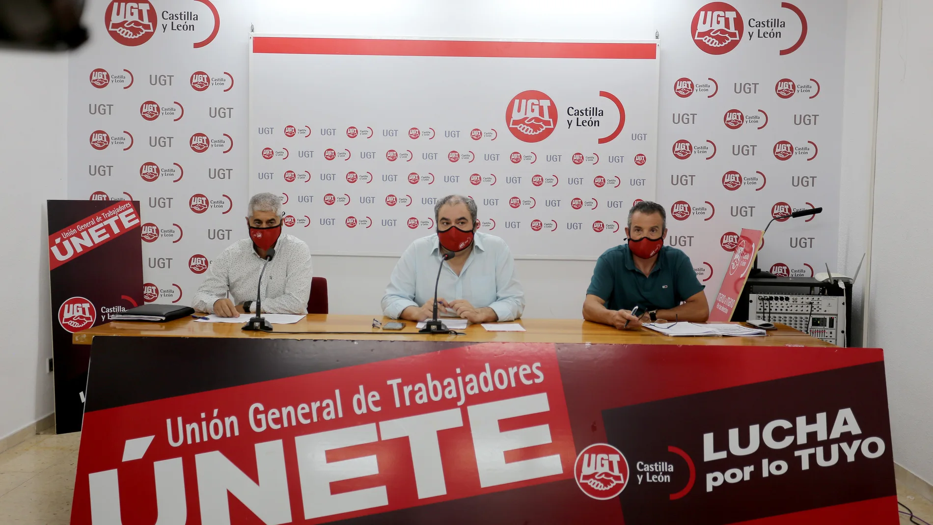 El secretario general de UGT Servicios Públicos de Castilla y León, Tomás Pérez, informa sobre la centralización de talleres por parte del Ministerio de Defensa