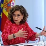 La ministra de Hacienda y portavoz del Gobierno, María Jesús Montero durante la rueda de prensa ofrecida tras la reunión del Consejo de Ministros