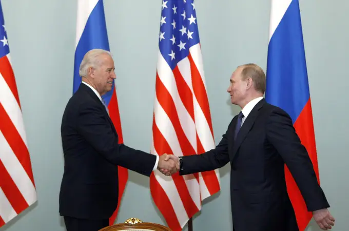 Lo que Biden quiere conseguir de Putin: una reunión a cara de perro