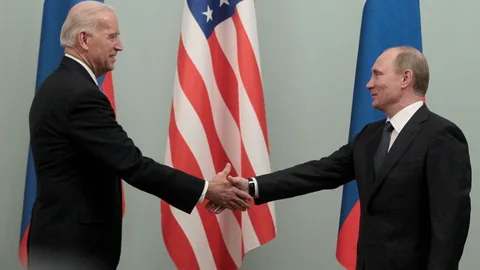 El presidente de Estados Unidos, Joe Biden, y el presidente de Rusia, Vladimir Putin. REUTERS