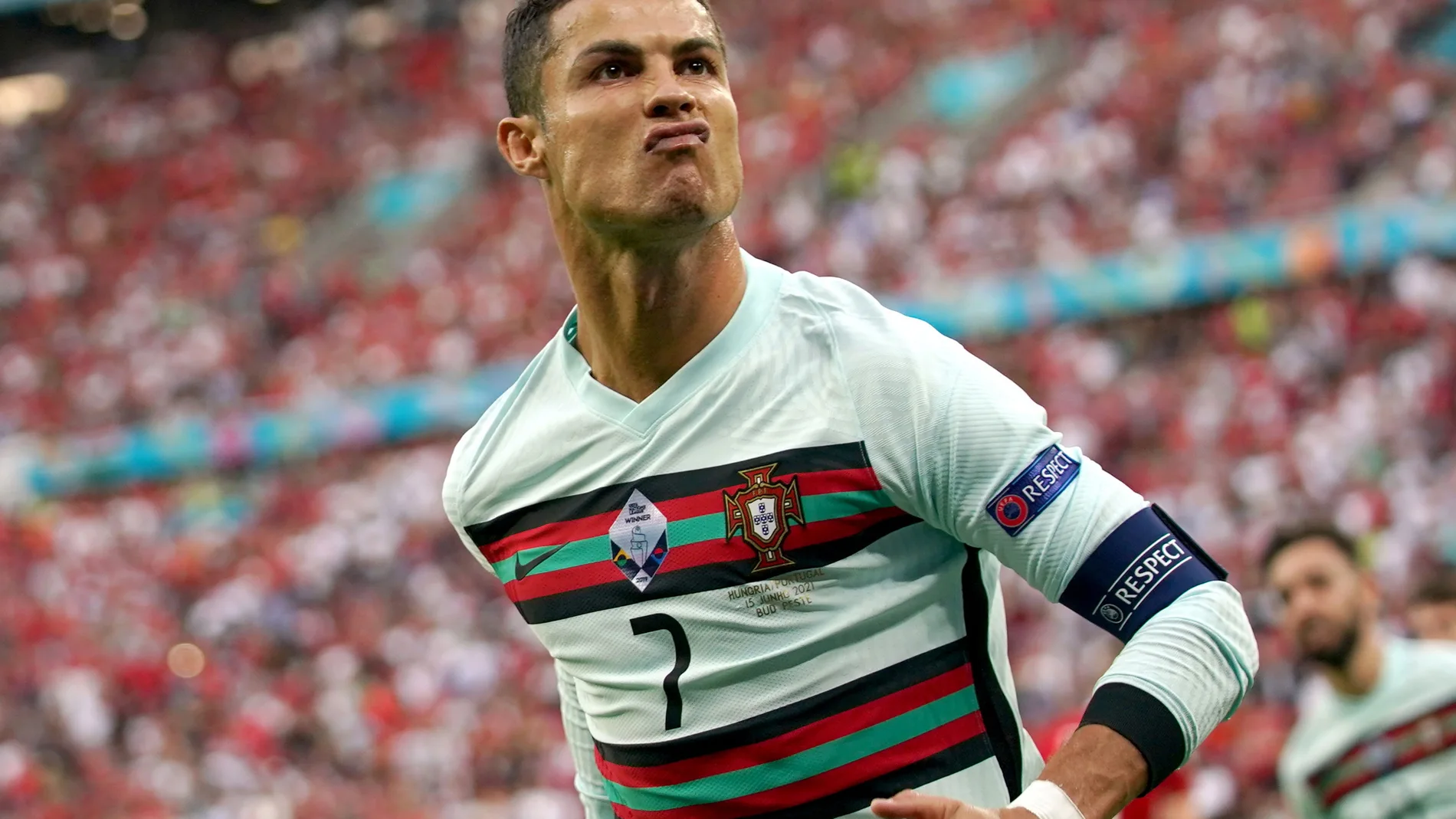 Cristiano Ronaldo celebra uno de los dos goles que le marcó a Hungría