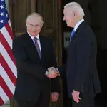 La última vez que los dos líderes se habían visto en persona fue en 2011 en Moscú cuando Biden era vicepresidente de Barak Obama y Putin primer ministro. AP