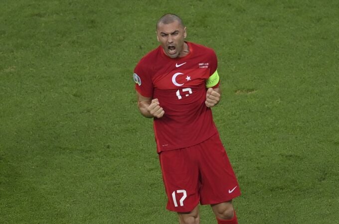 Burak Yilmaz es el capitán de Turquía en la Euro 2020.
