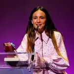 Rigoberta Bandini recoge un premio a uno de sus temas