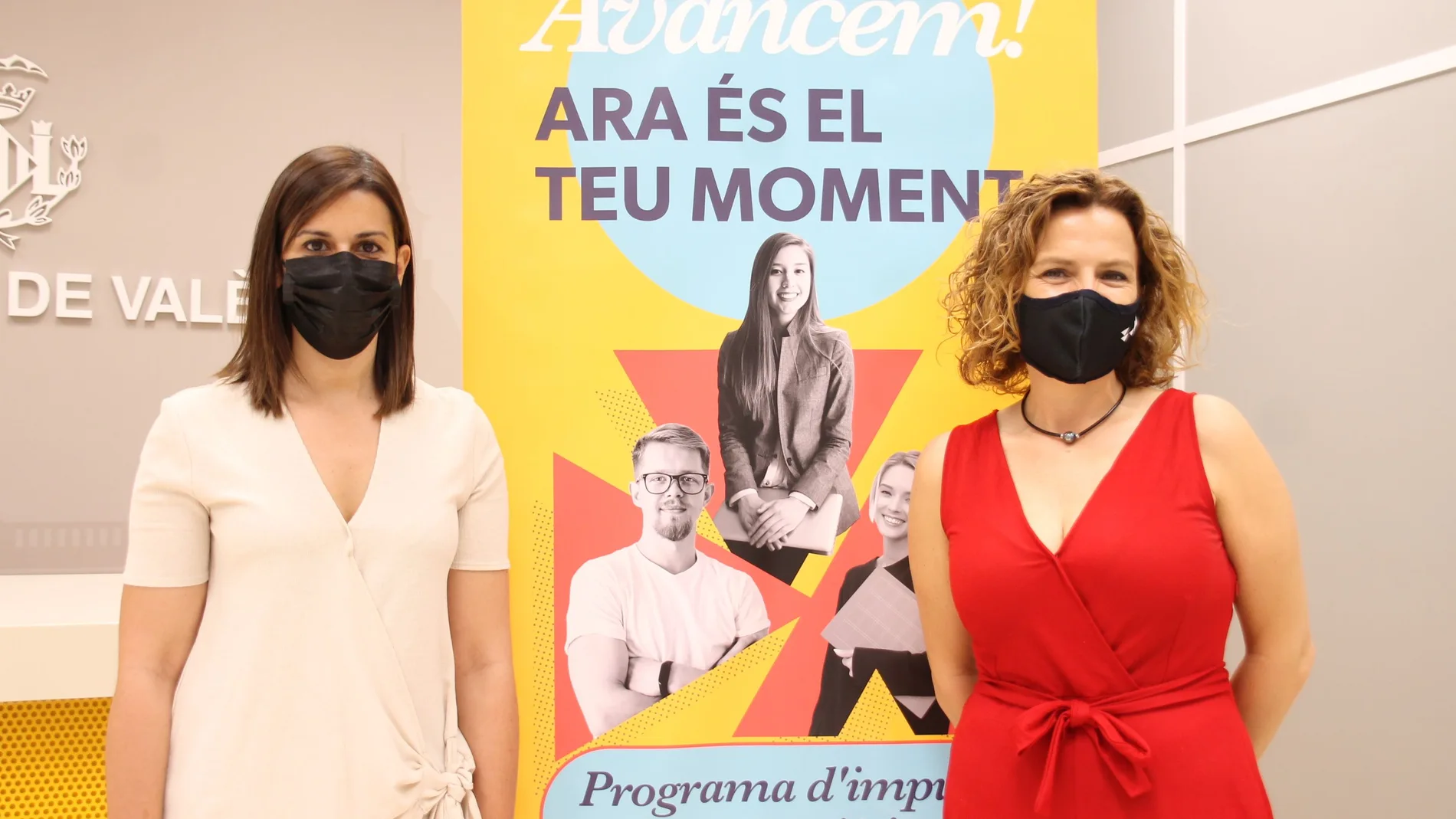 La edil Pilar Bernabé y la directora de Valencia Activa, Mar Marín