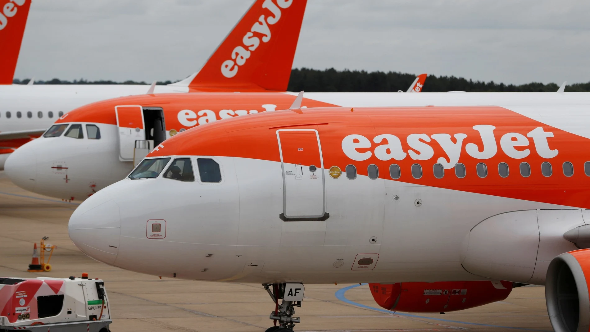 Aviones de easyJet en el aeropuerto londinense de Luton