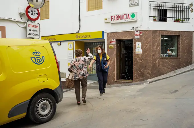 Los carteros rurales actuarán de cajeros de Banco Santander para la España vaciada