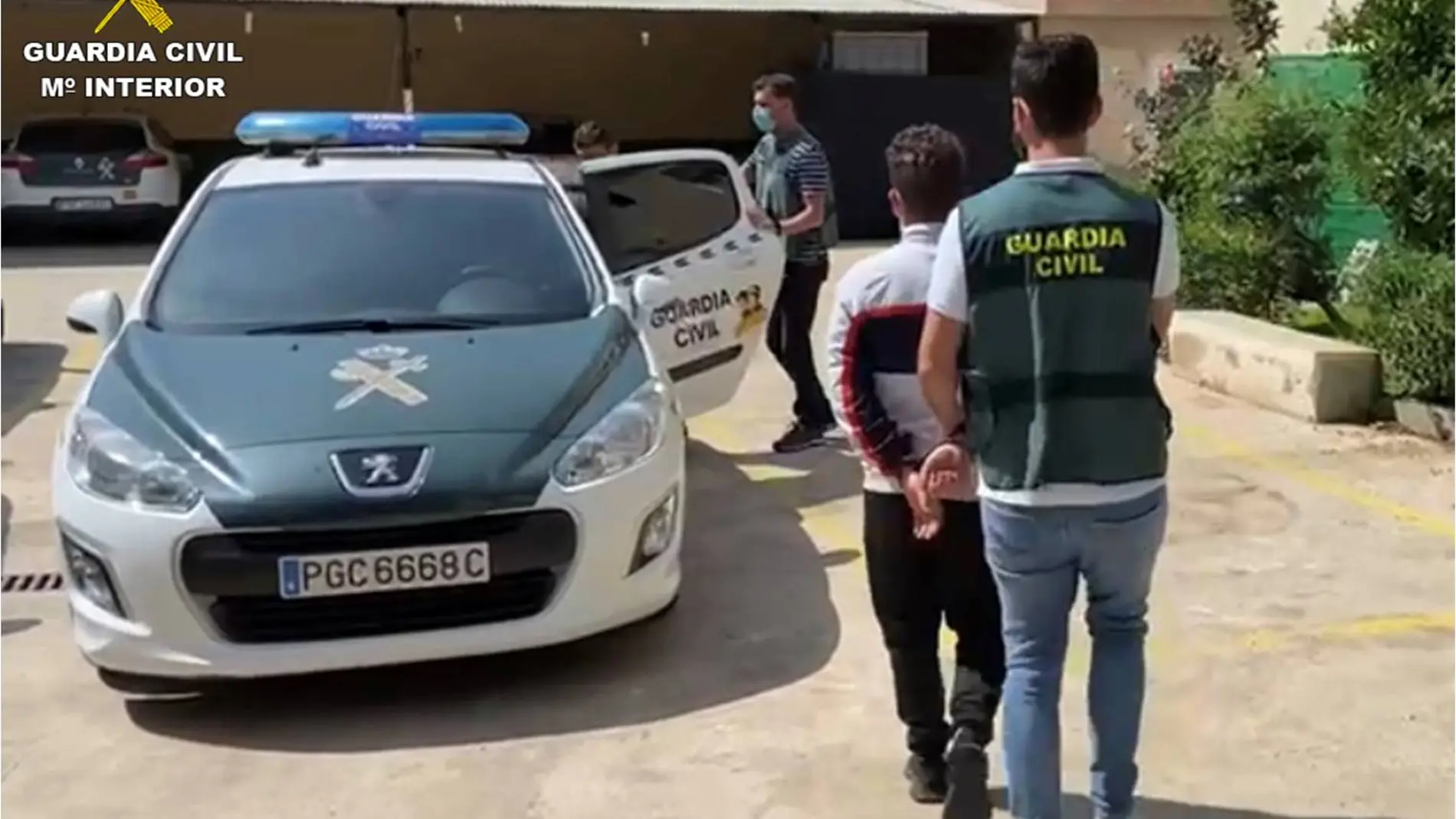 Se les imputan 60 delitos de robo con fuerza en interior de vehículo y 8 de estafa, ocurridos entre las localidades de Callosa de Segura y Bigastro