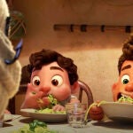 Un fotograma de la cinta de animación "Luca"