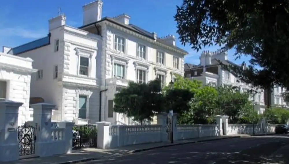 Los Boltons, donde han vivido estrellas como la cantante Madonna, son una buena elección para quien busca una mansión en Chelsea, en el centro de Londres.