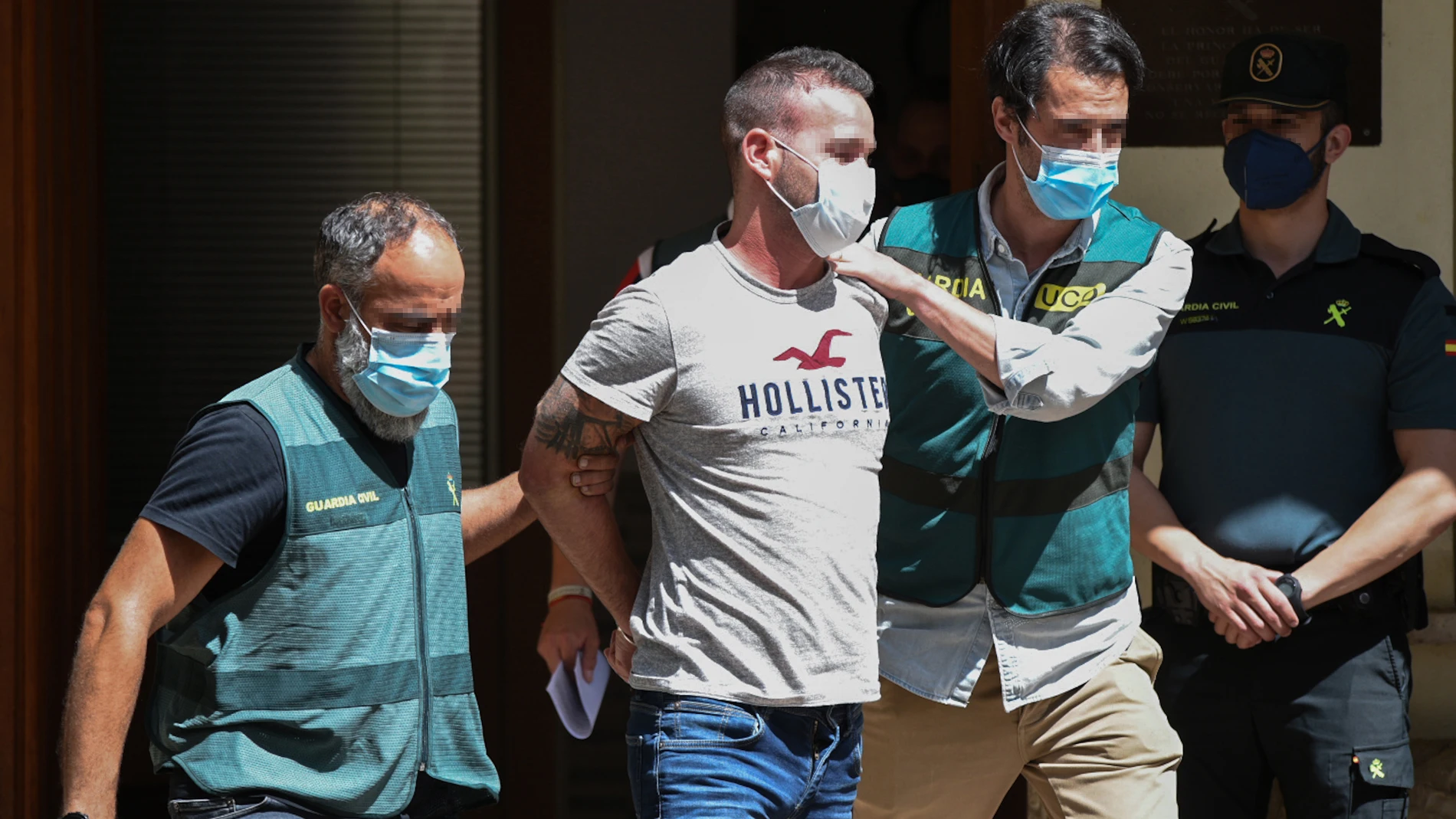 David S., detenido en relación con la desaparición de la joven Wafaa, es escoltado por agentes de la Guardia Civil