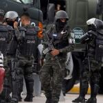 Militares se preparan para ingresar a la cárcel de máxima seguridad conocida como La Tolva, en el municipio de Morocelí, departamento de El Paraíso (Honduras).
