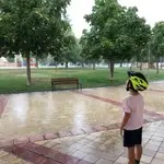  Desprendimientos de ramas y toldos y desalojo de aulas infantiles en Valladolid por una fuerte tormenta