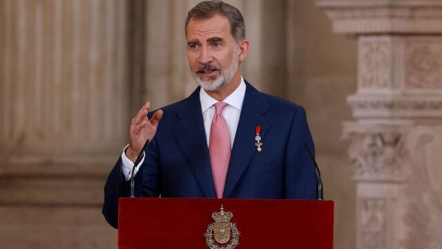 El rey Felipe pronuncia un discurso durante el acto de imposición de condecoraciones de la Orden del Mérito Civil