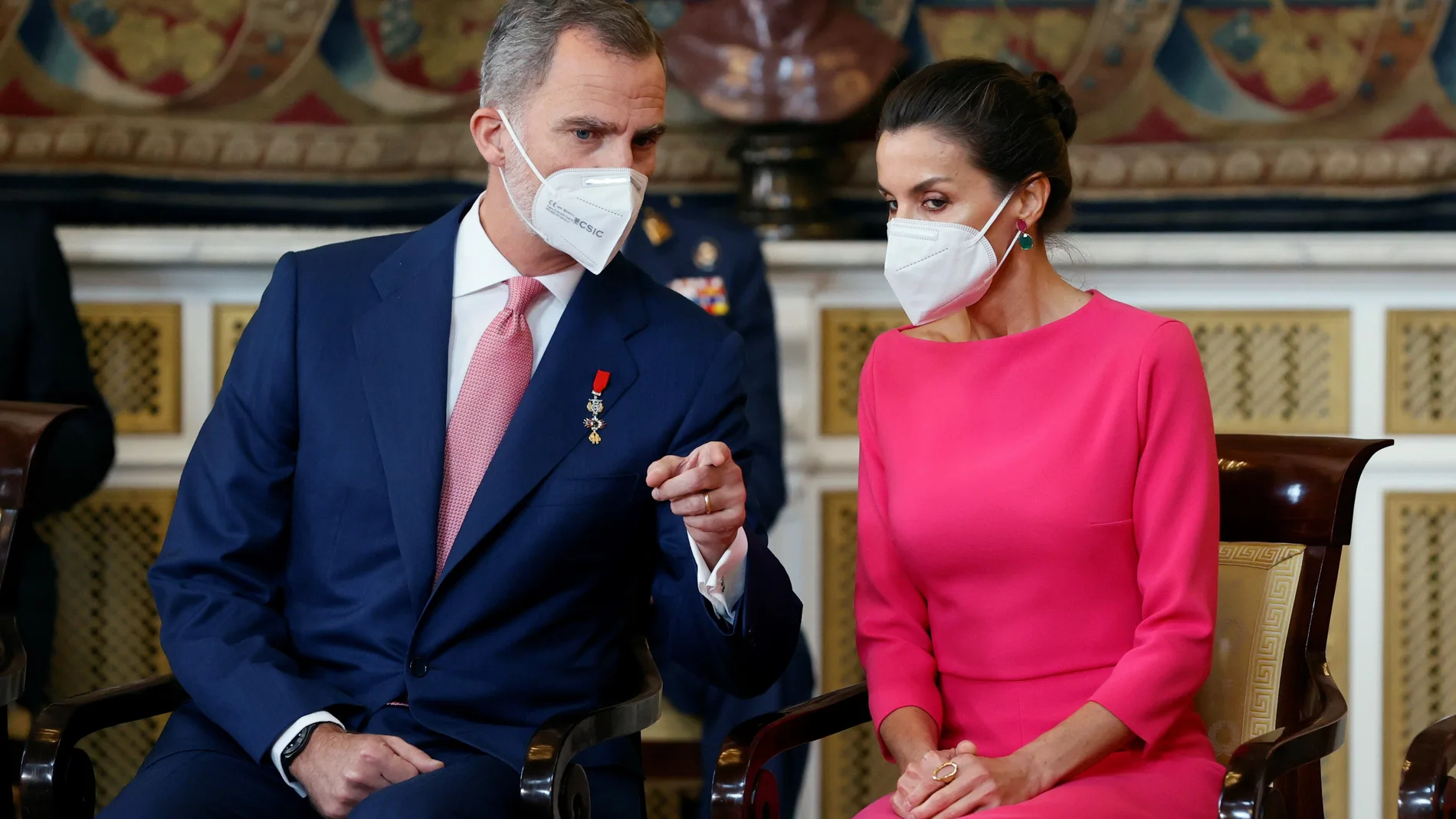 El rey Felipe VI y la reina Letizia asisten al acto de imposición de condecoraciones de la Orden del Mérito Civil