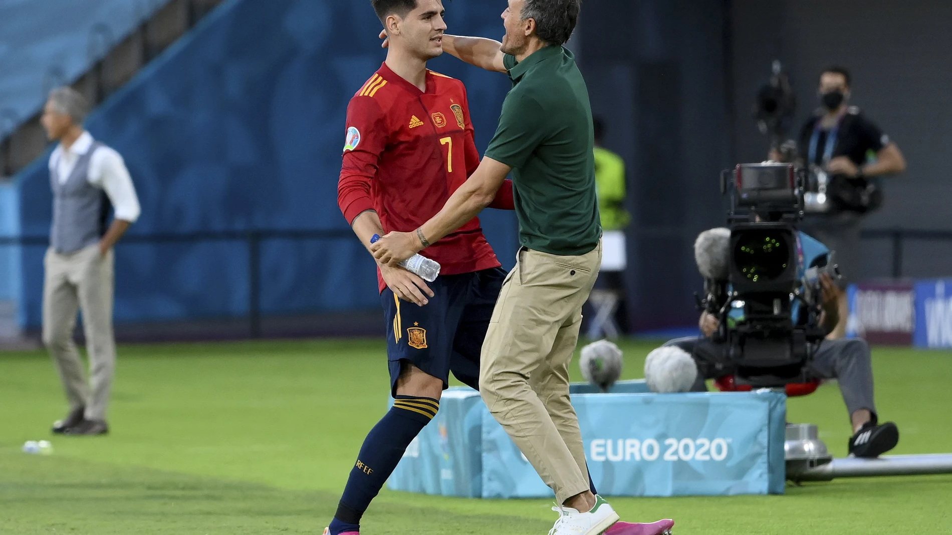 Morata se abrazó a Luis Enrique tras marcar a Polonia