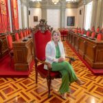 La alcaldesa de Cartagena, Noelia Arroyo, en el Salón de Plenos del Palacio Consistorial de la ciudad portuaria