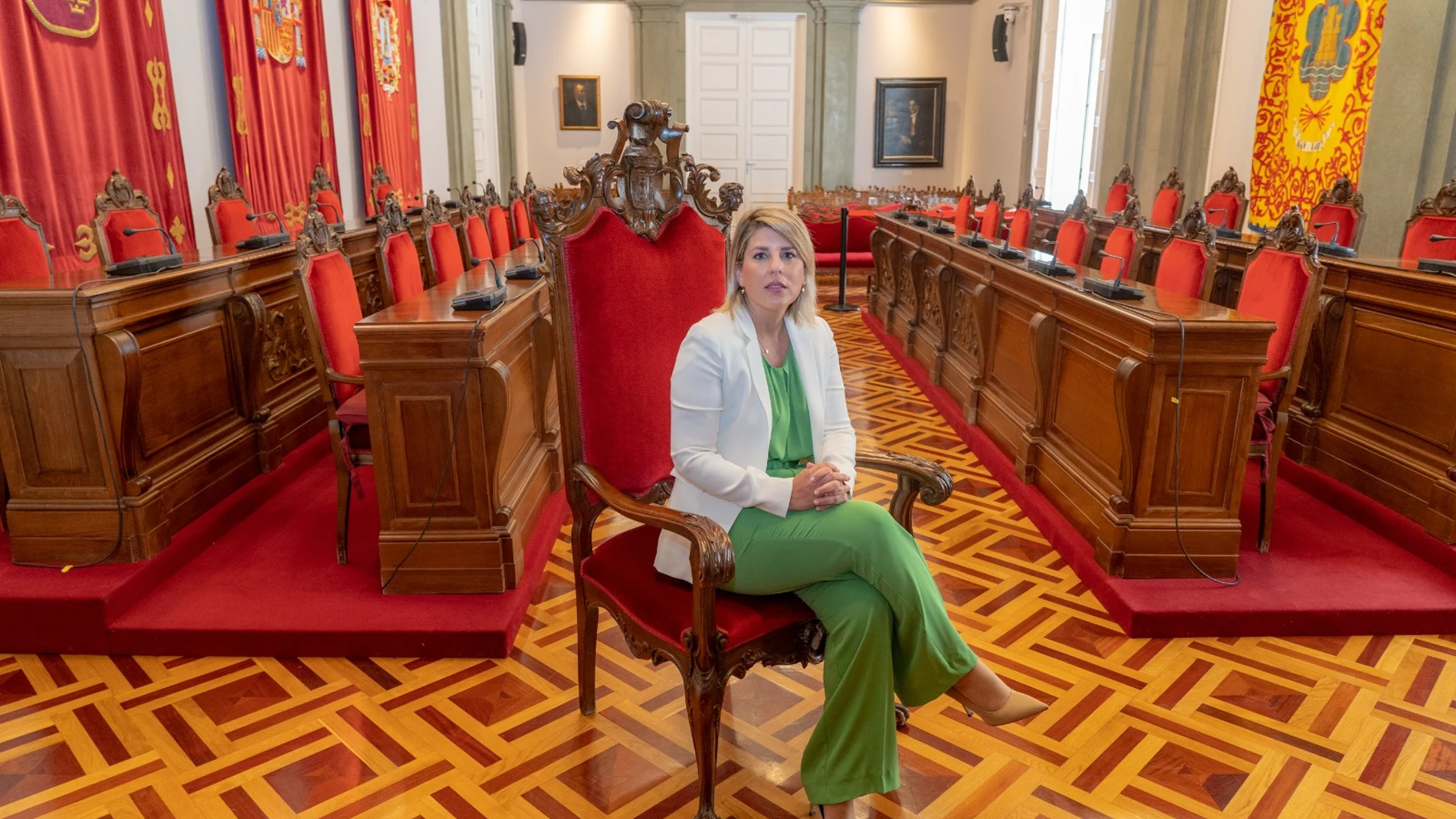 La alcaldesa de Cartagena, Noelia Arroyo, en el Salón de Plenos del Palacio Consistorial de la ciudad portuaria