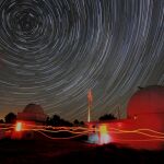 Trazos circumpolares en fotografía de larga exposición sobre el CAAT