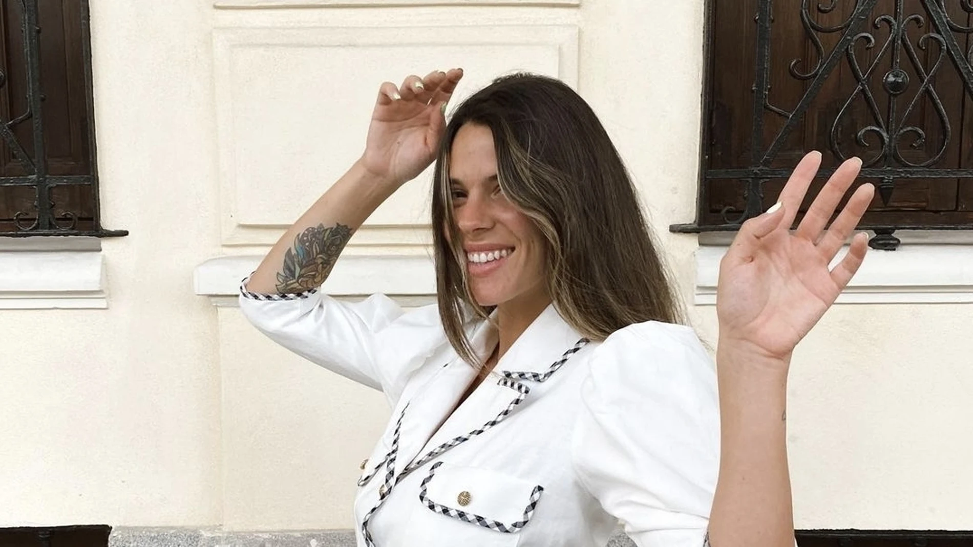 Laura Matamoros con total look blanco/ Instagram @_lmflores