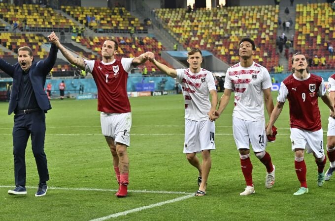 Austria celebra su primer pase a octavos en una Eurocopa tras ganar a Ucrania