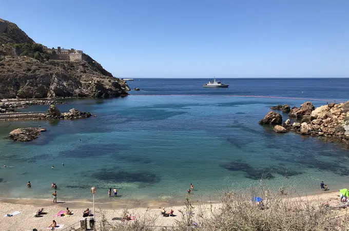 Estas son las playas de España a las que puedes ir sin coger un avión, pero en las creerás que estás en el Caribe